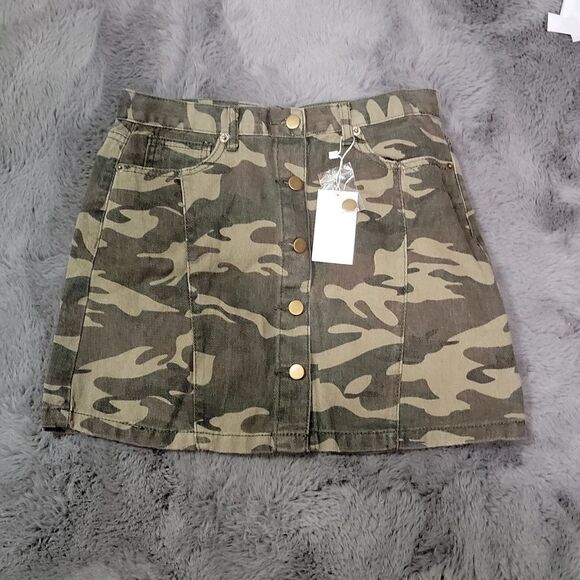 NWOT Camouflage Button Down  denim Mini Skirt -L - Picture 1 of 5